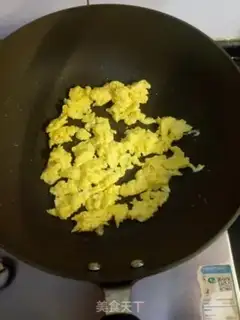Make Garlic egg fried rice step 1