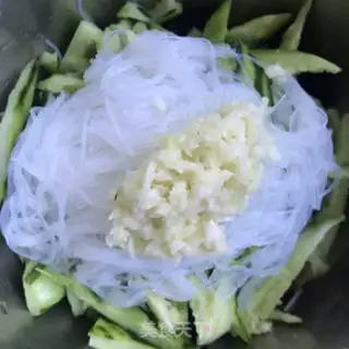 Make A fan of muscular cucumbers step 6