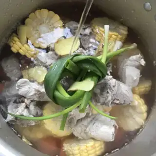 Make walnut corn juice step 1
