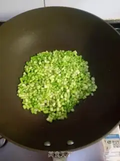 Make Garlic egg fried rice step 2