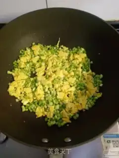 Make Garlic egg fried rice step 3