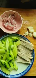Make Quaffle guacamole step 1