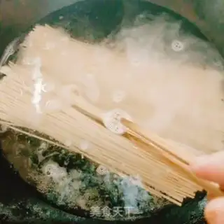 Make Hot dry noodles step 3