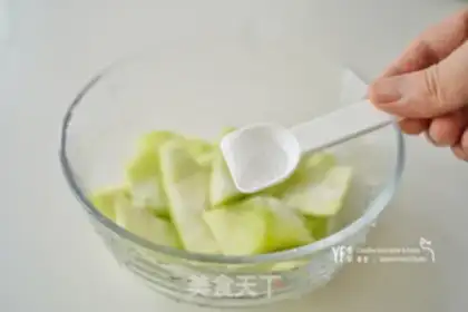 Make Watermelon peels for sauce step 1