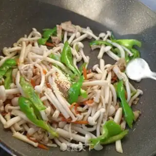 Make Spray peppers and white mushrooms step 10