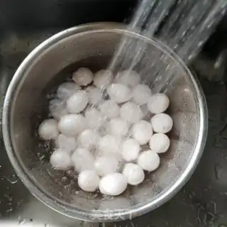 Make Five-fried pigeon eggs step 1