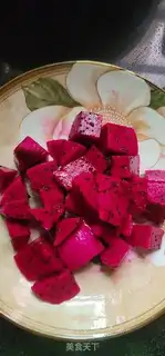 Make Sour yogurt with dragon nuts and blueberries step 1