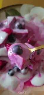 Make Sour yogurt with dragon nuts and blueberries step 4