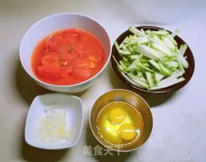 Make Tomatoes, halon noodles step 1