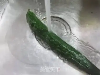 Make The cucumber with the cabbage step 1