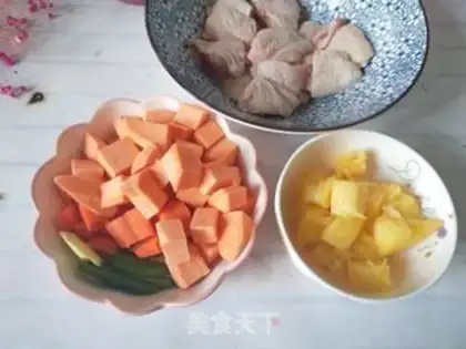 Make Pineapple-fruit chicken wings step 1