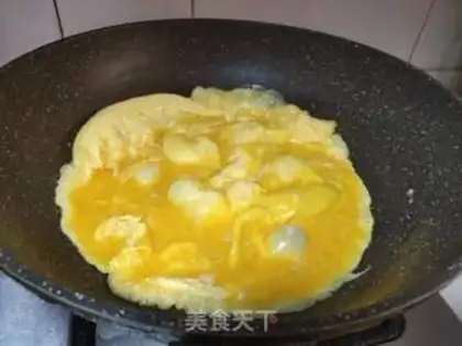 Make Garlic fried eggs step 2