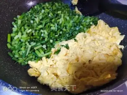 Make Garlic fried eggs step 3