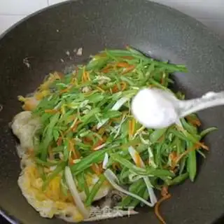 Make Eggs fried beans step 10