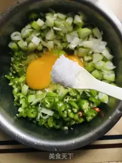 Make Hot pepper onion fried eggs step 3