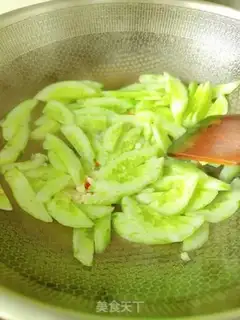Make cucumber fried eggs step 5
