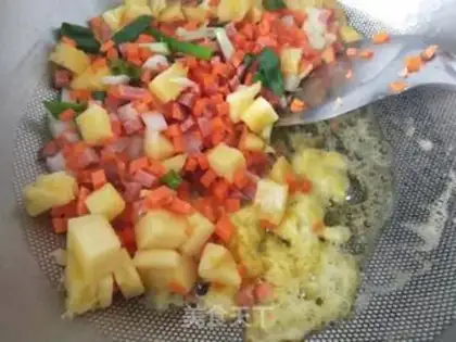 Make Pineapple rice step 3