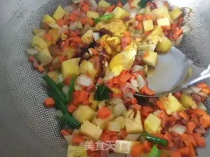 Make Pineapple rice step 4
