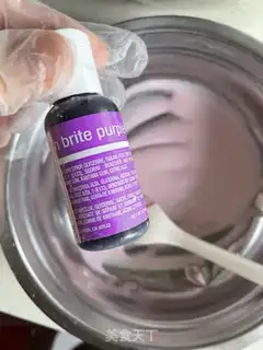 Make Lina Belle frosting cookies step 4