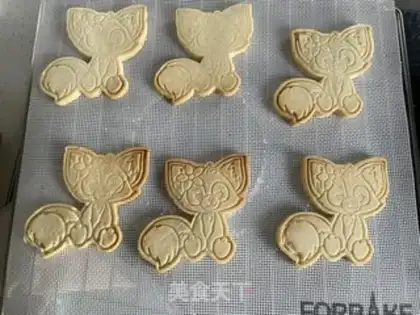 Make Lina Belle frosting cookies step 7