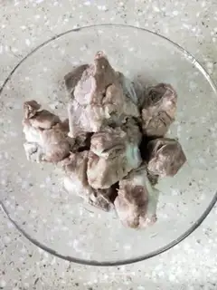 Make Three or seven powders of pork soup step 1