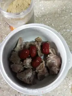 Make Three or seven powders of pork soup step 2