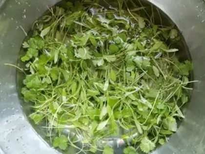 Make Onion with red oil step 1