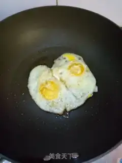 Make Egg-fried noodle soup step 0