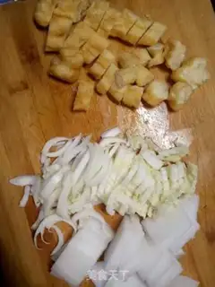 Make Egg-fried noodle soup step 1