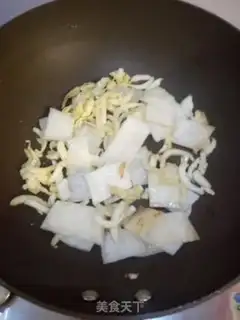 Make Egg-fried noodle soup step 2