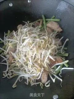 Make Bean bean horns, meat noodles step 5