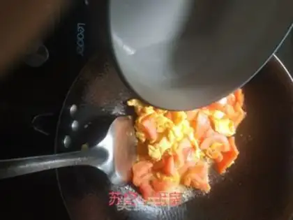 Make Tomato fried eggs step 10