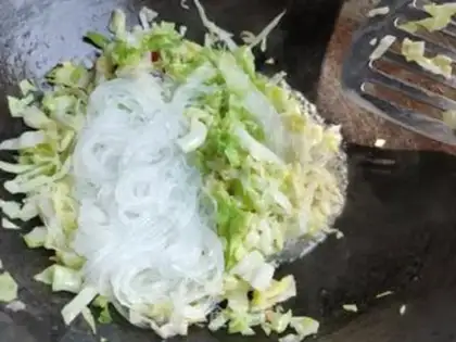 Make Bean bean horns, meat noodles step 6