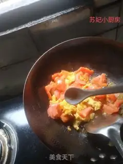 Make Tomato fried eggs step 11