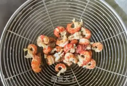 Make Crawfish with cabbage step 2