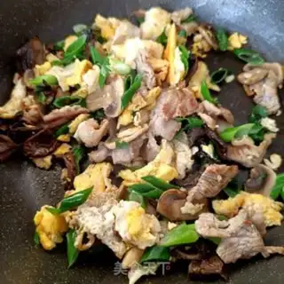 Make Eggs and pine mushrooms step 20