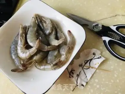 Make Garlic shrimp step 1
