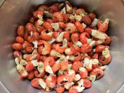 Make A turkey garlic sauce with a lobster tail step 0