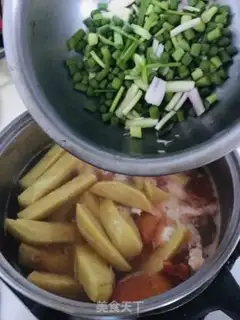 Make Eggs, yellow rice and tomato soup step 6