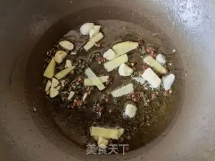 Make A turkey garlic sauce with a lobster tail step 2