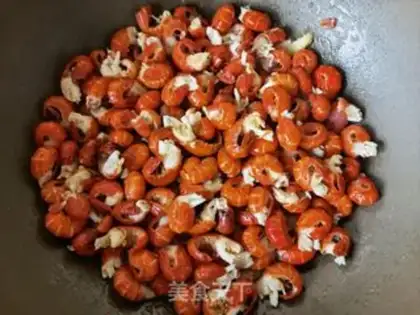 Make A turkey garlic sauce with a lobster tail step 3