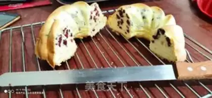 Make The cranberry twilight cake step 8