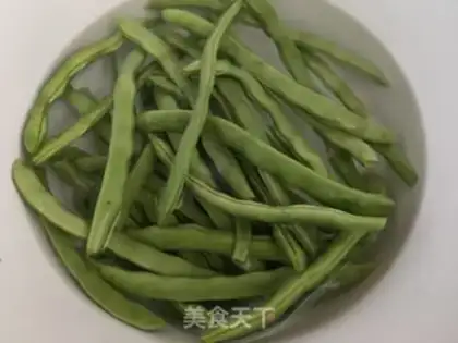 Make Spaghetti beans step 0