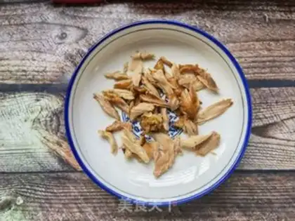 Make Dutch cucumber onion with chicken leg step 1