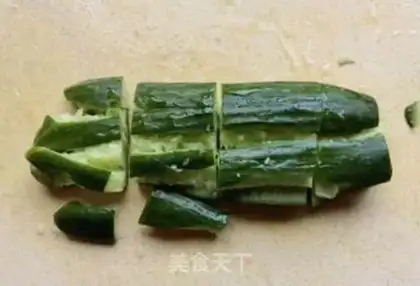 Make Dutch cucumber onion with chicken leg step 3