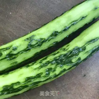 Make A cucumber-mixing ear step 3