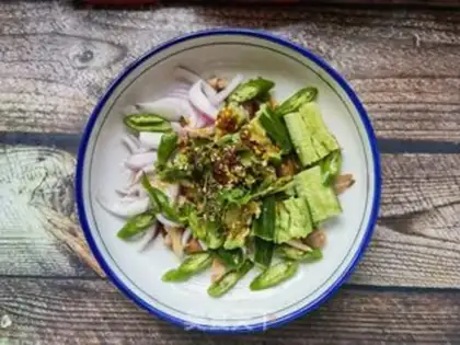 Make Dutch cucumber onion with chicken leg step 6
