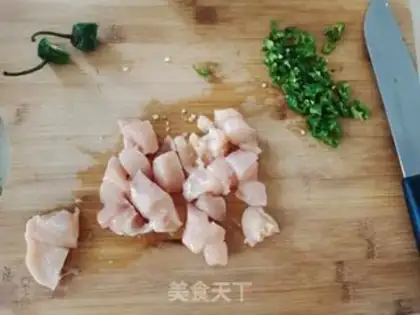 Make "Hand-to-hand" with chicken meat step 1