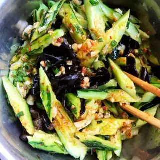 Make A cucumber-mixing ear step 6