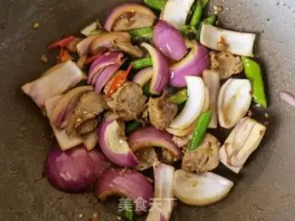 Make Cream pepper onion fried meat step 7